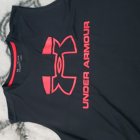 2 Boy's Under Armour Tanks - Picture 3 of 6